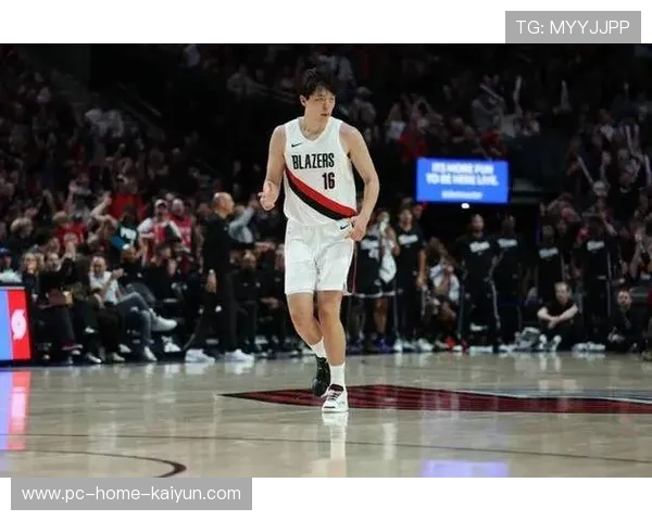 杨瀚森再创高光:用青春与努力缔造持续高光时刻。 杨瀚森再创高光:用青春与努力缔造持续高光时刻。