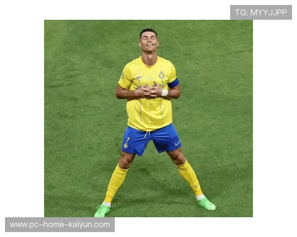 C罗突然转身抽射破网,全场爆发惊呼 C罗突然转身抽射破网,全场爆发惊呼