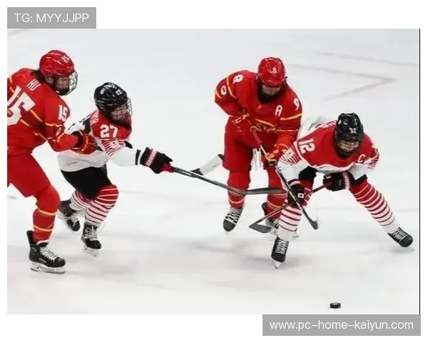 冰球联赛爆冲突！双方球员全武行裁判看傻