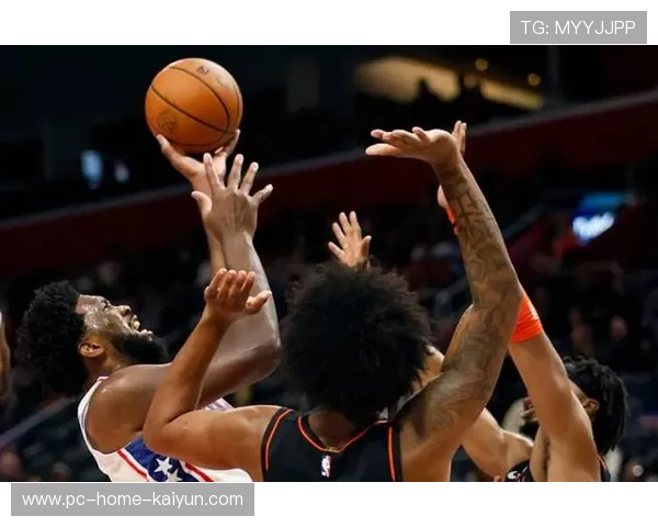 76人团队在防守端制造多次抢断良机 76人团队在防守端制造多次抢断良机